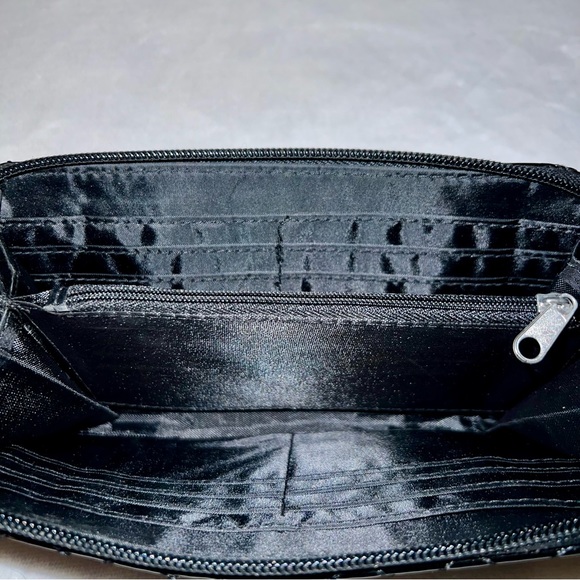 Gloss Black Diamond Stitch Zipper Wallet - Picture 6 of 8